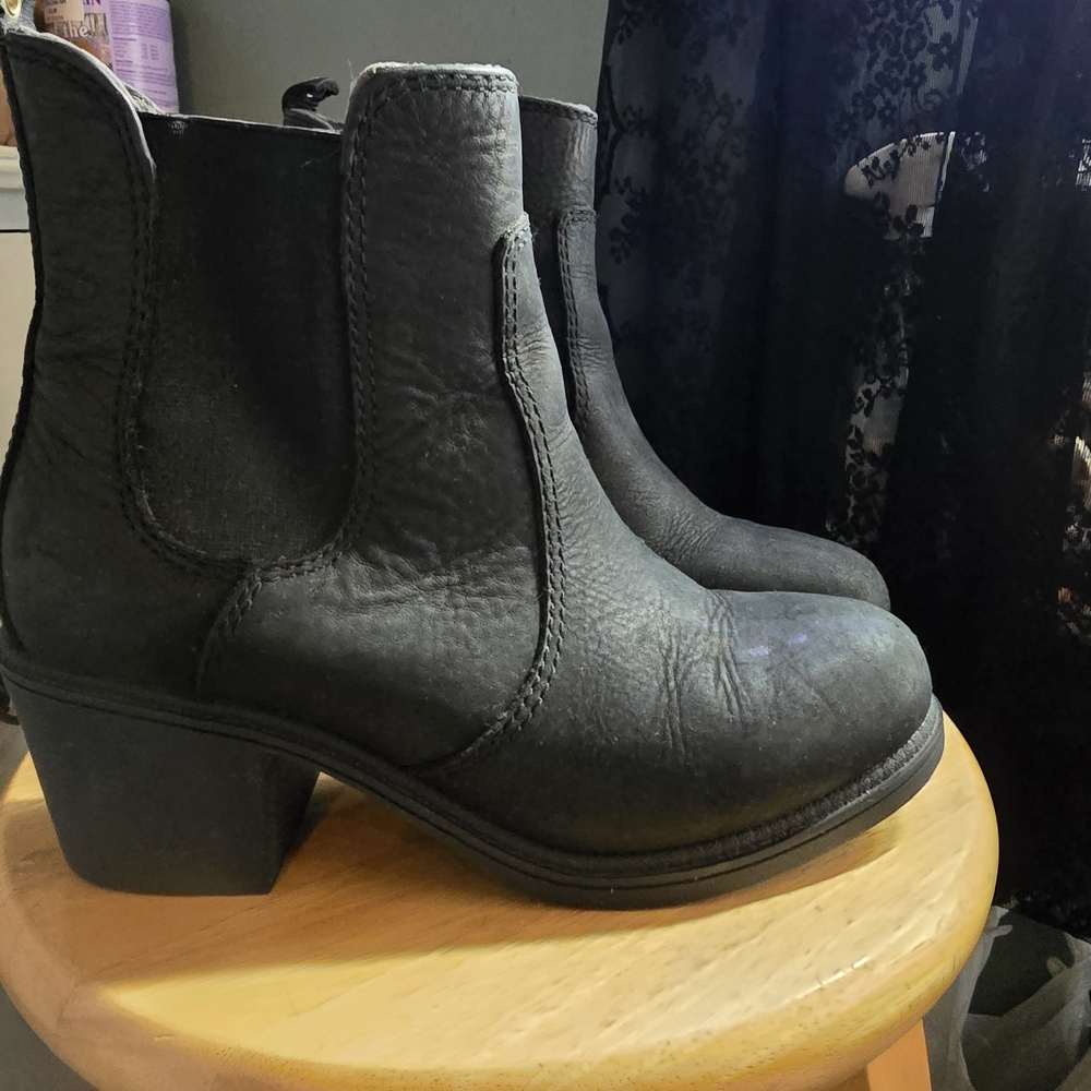 Kodiak Black Heeled Ankle Boots